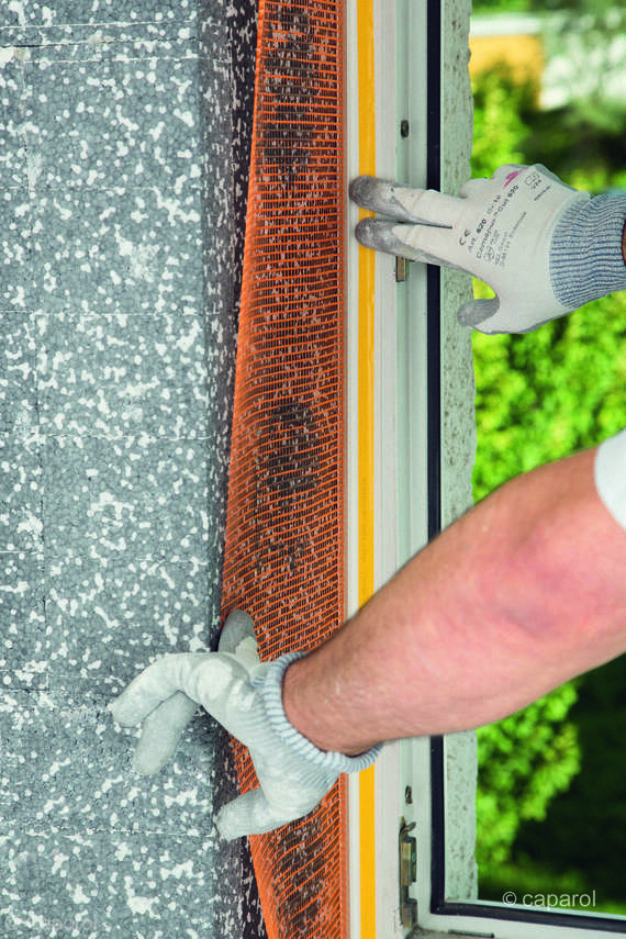 Anbringen von Wärmedämmverbundsystemplatten an einer Fassade